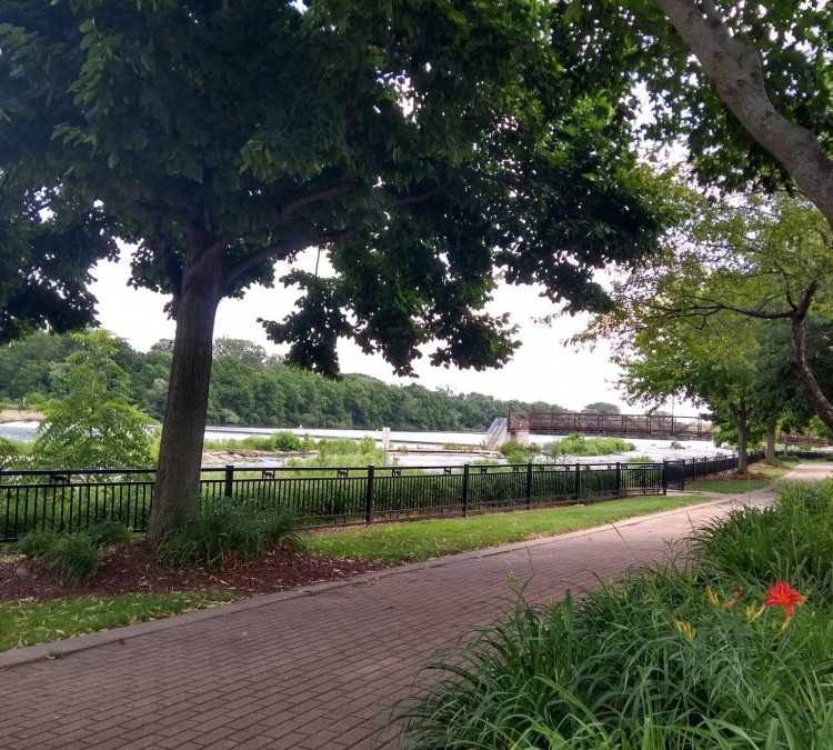 bicentennial-riverfront-park-photo